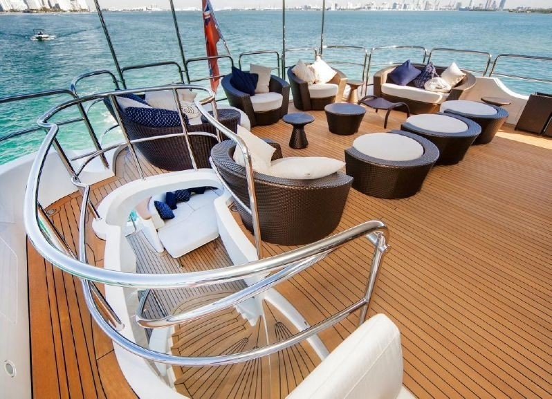The 36m Yacht +LEJOS