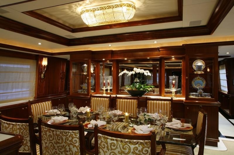 Eating/dining Saloon Aboard Yacht OCEAN CLUB