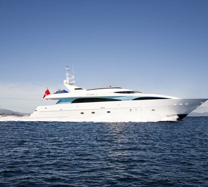 Profile Aspect: Yacht STREGA's Cruising Photograph