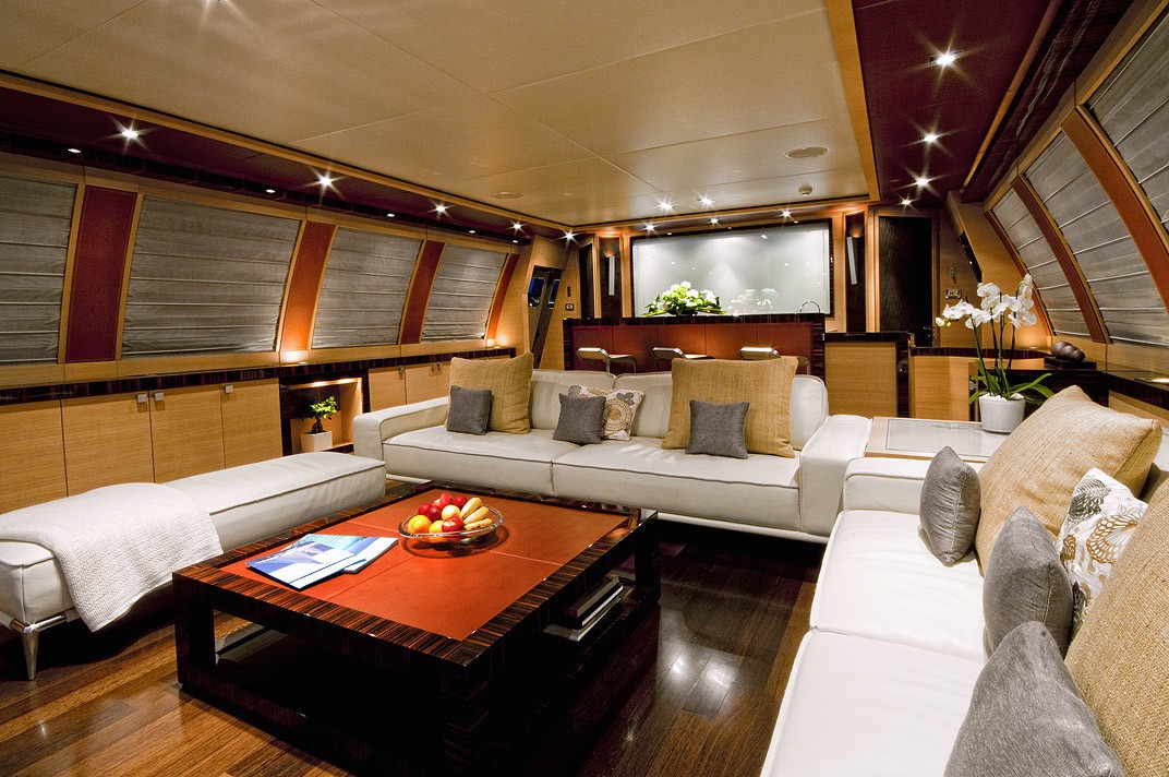Profile: Yacht VANQUISH's Saloon Captured