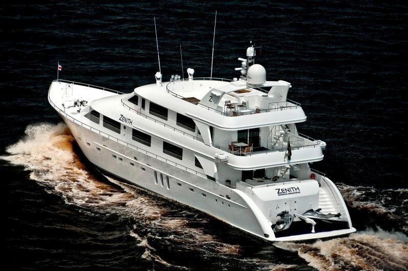 Aft: Yacht ZENITH's Cruising Photograph