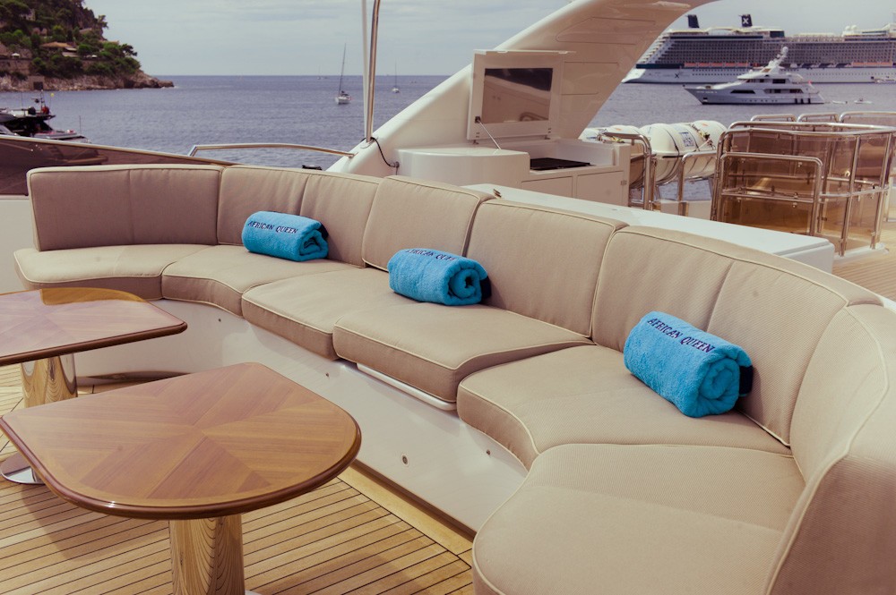 Circular Sitting On Board Yacht AFRICAN QUEEN