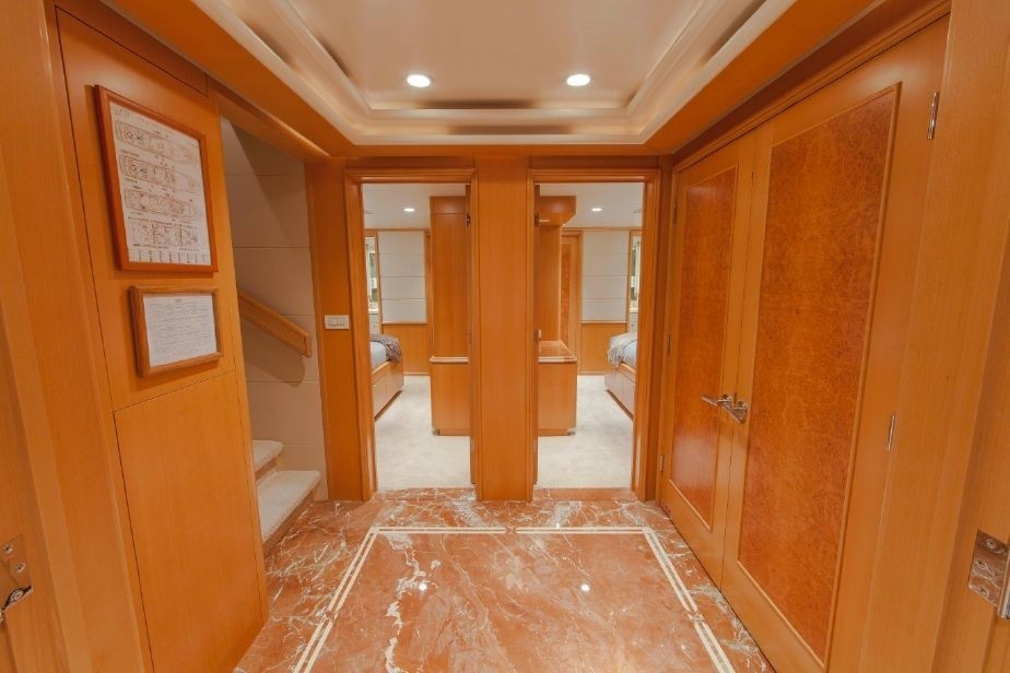 The 37m Yacht LOOSE ENDS