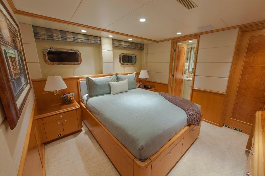 The 37m Yacht LOOSE ENDS