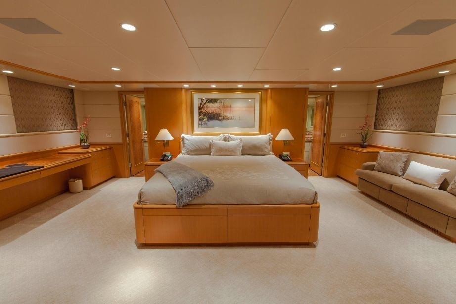The 37m Yacht LOOSE ENDS