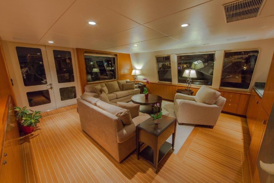 The 37m Yacht LOOSE ENDS