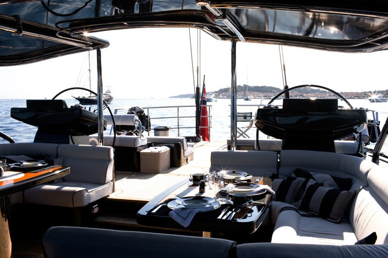 The 37m Yacht MOONBIRD