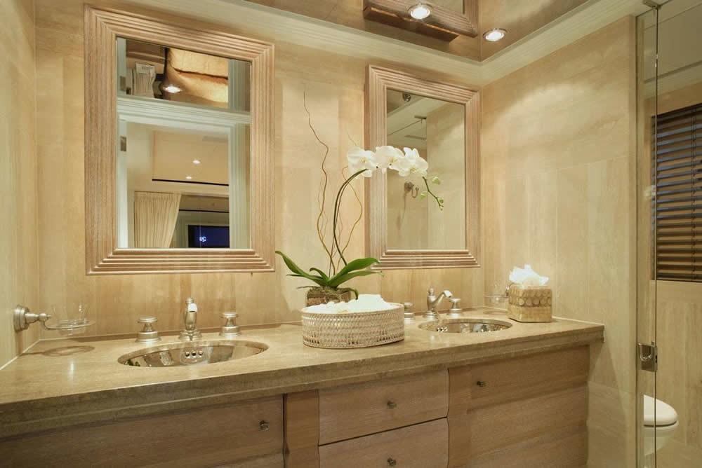 Guest's Bath On Yacht PERLE BLEUE
