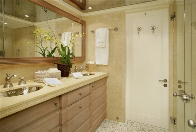 Twin Bed Bath On Yacht PERLE BLEUE