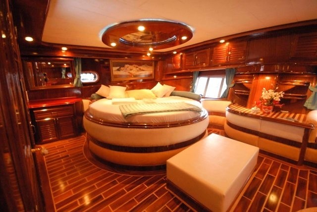 Main Master Cabin Aboard Yacht ESMA SULTAN