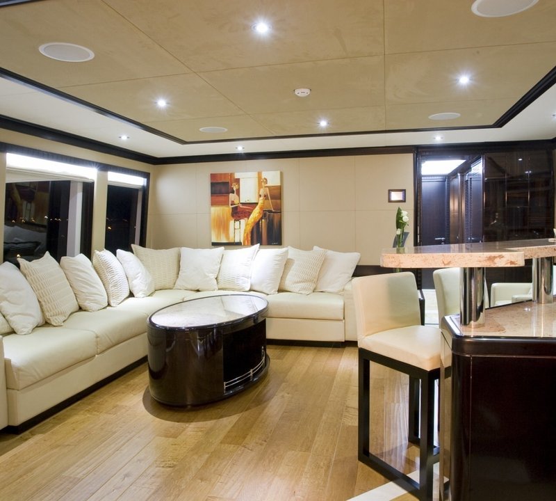 Sitting: Yacht GRENADINES III's Premier Saloon Photograph