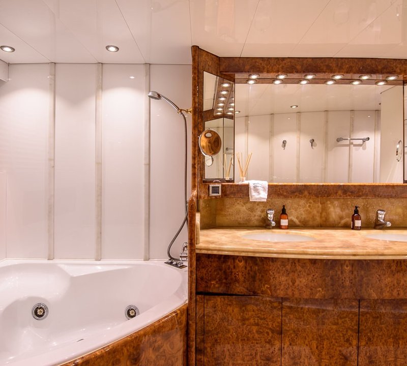 The 38m Yacht OCEAN GLASS