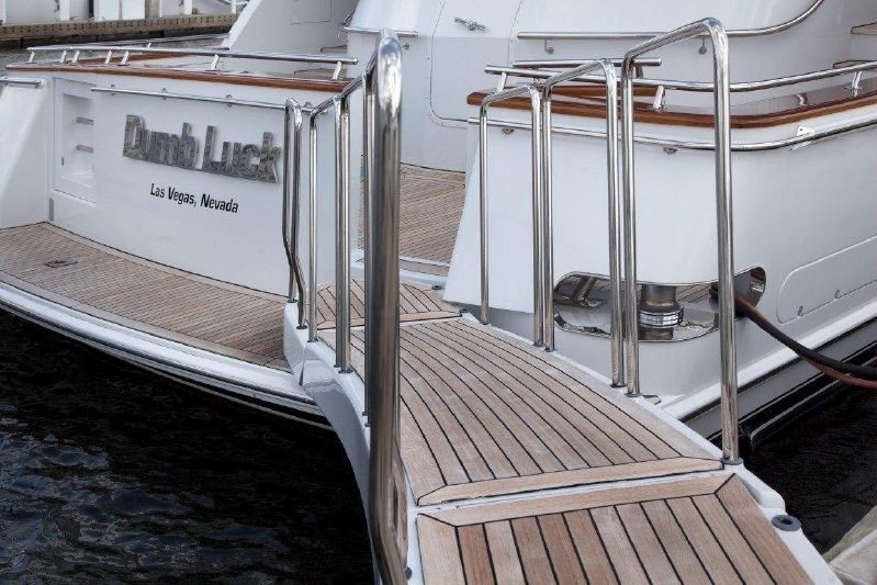 The 39m Yacht DUMB LUCK