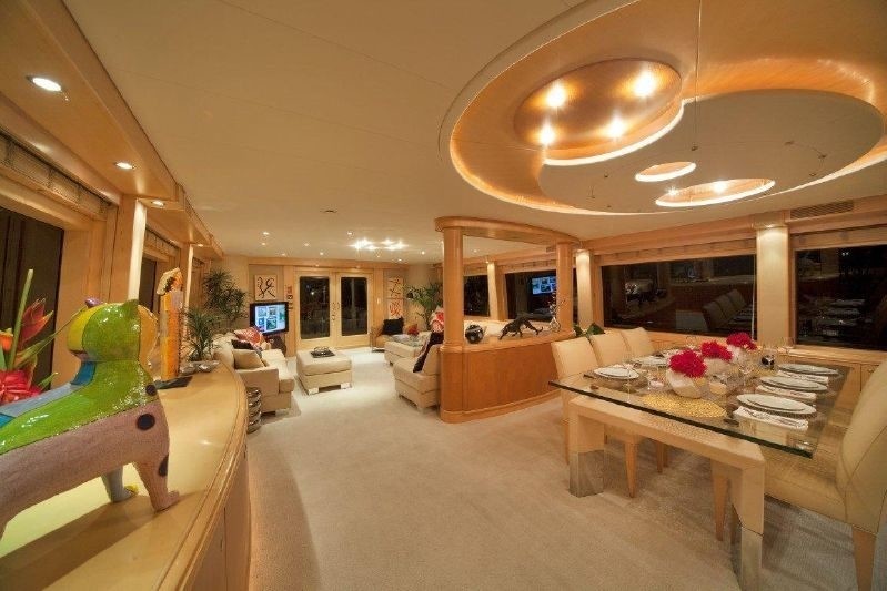 The 39m Yacht DUMB LUCK