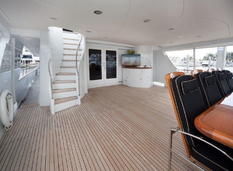 The 39m Yacht DUMB LUCK