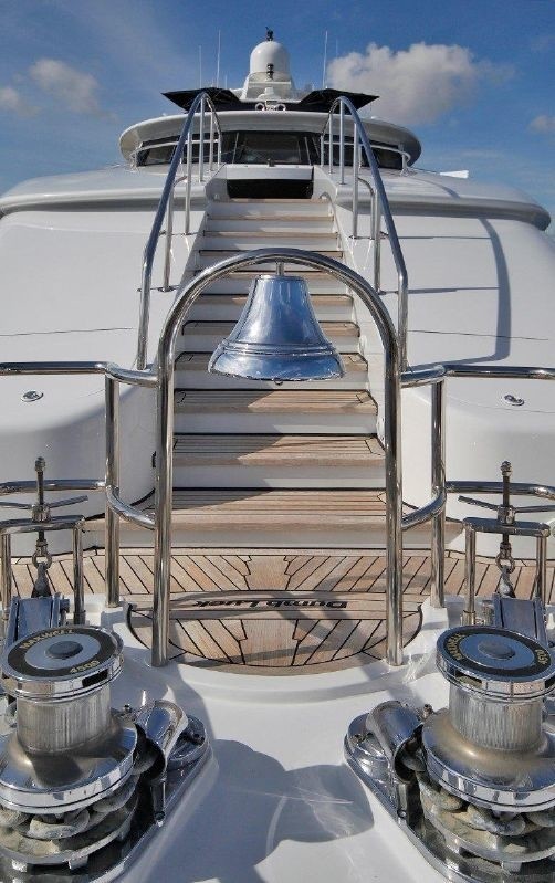 The 39m Yacht DUMB LUCK