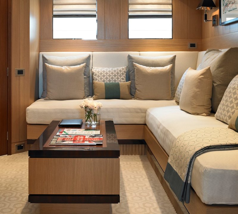 Sitting: Yacht KATHLEEN ANNE's Main Master Cabin Image