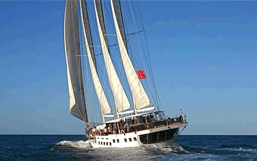 The 39m Yacht SOUTHERN CLOUD