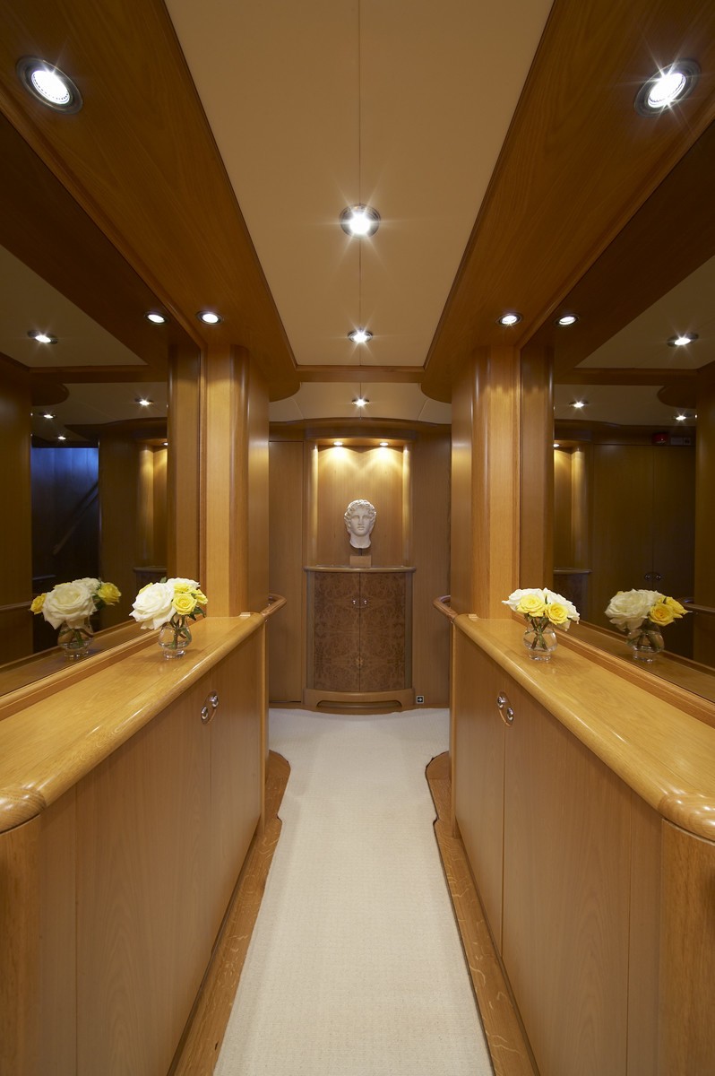 The 39m Yacht TENAZ