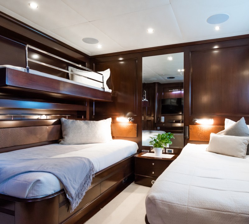 Twin cabin with additional pullman bunk
