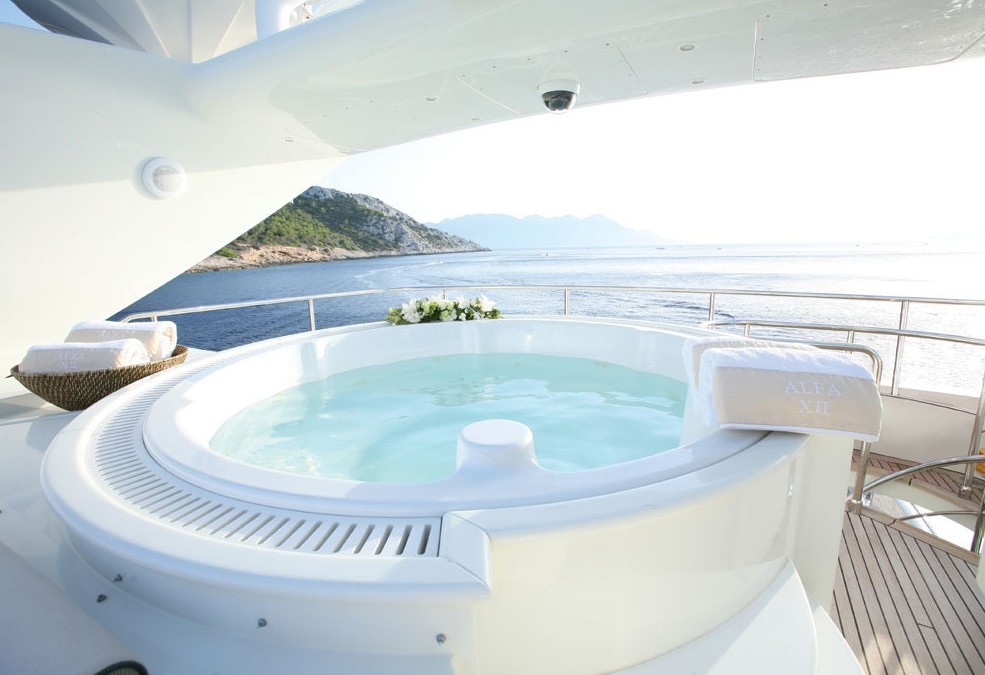 Life On Yacht ALFA XII
