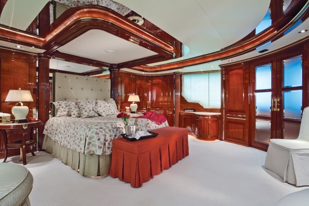 Main Master Cabin Aboard Yacht AQUALIBRIUM