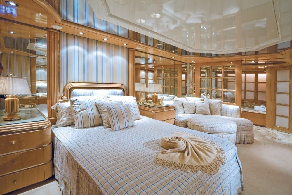 VIP Cabin On Yacht AQUALIBRIUM