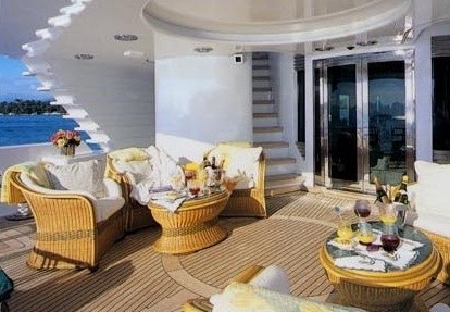External Sitting Aboard Yacht AQUALIBRIUM