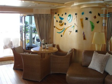 Eating/dining On Yacht BLUE BREEZE