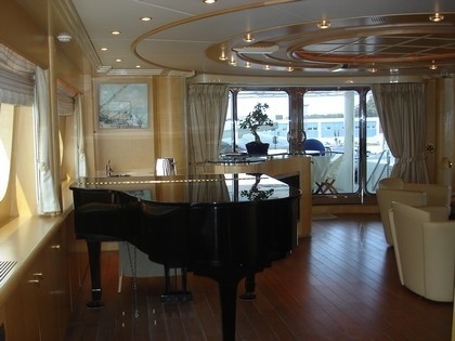 Music Piano: Yacht BLUE BREEZE's Top Saloon Image