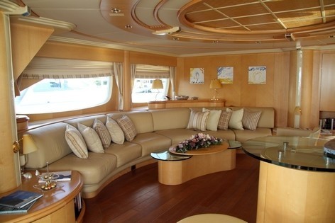 Sitting: Yacht BLUE BREEZE's Top Saloon Pictured