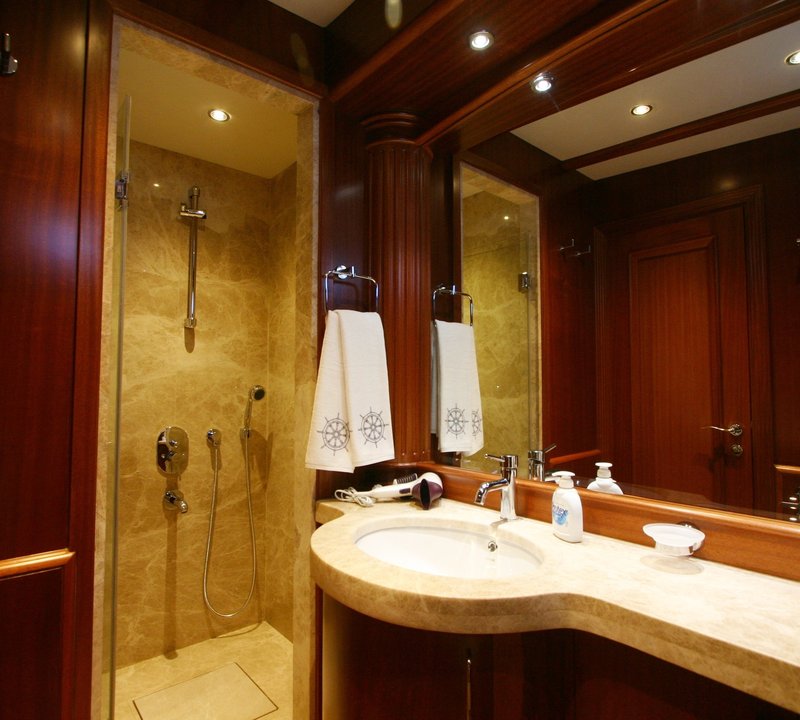 The 40m Yacht KAYA GUNERI V
