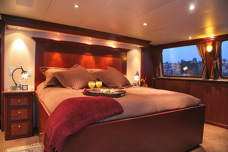 Profile: Yacht KAYANA's Main Master Cabin Image