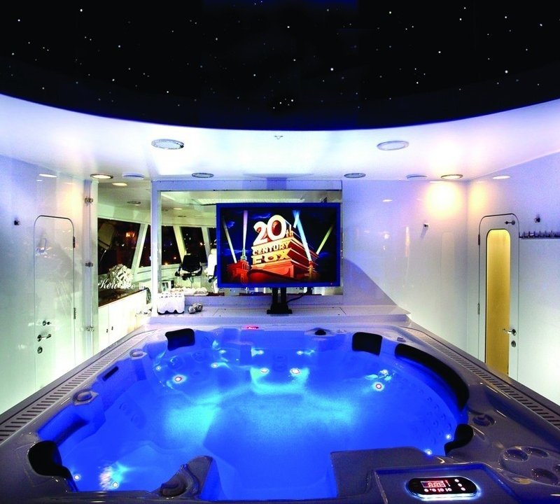 The 40m Yacht KERI LEE III