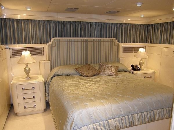 Guest's Cabin On Yacht LADY ARRAYA