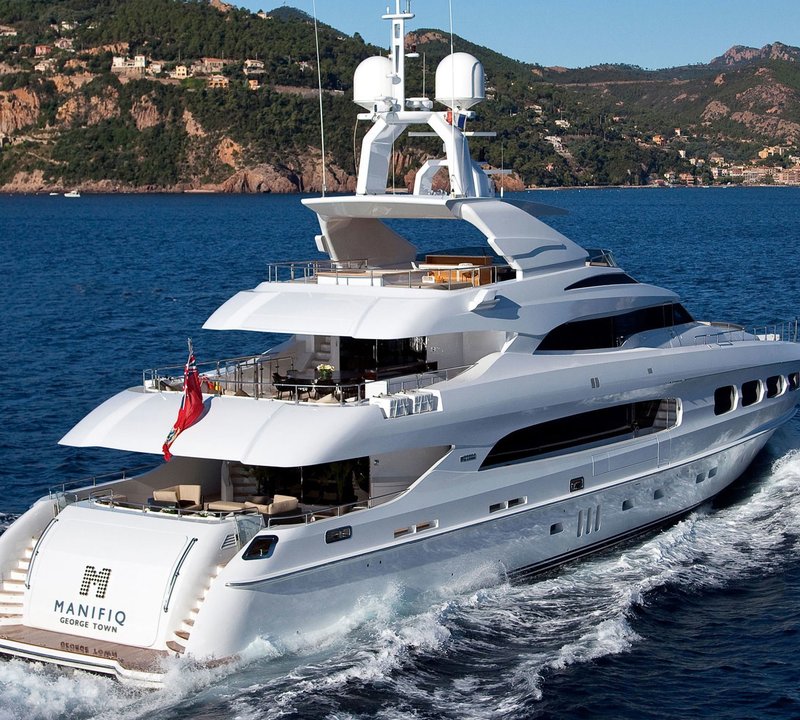 Cruising On Yacht MANIFIQ