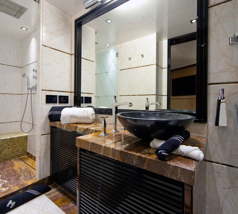 Guest's Bath On Yacht MANIFIQ