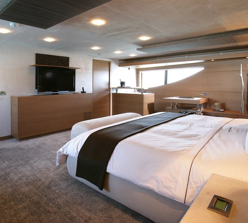 Profile Aspect: Yacht NAMASTE 8's Main Master Cabin Captured