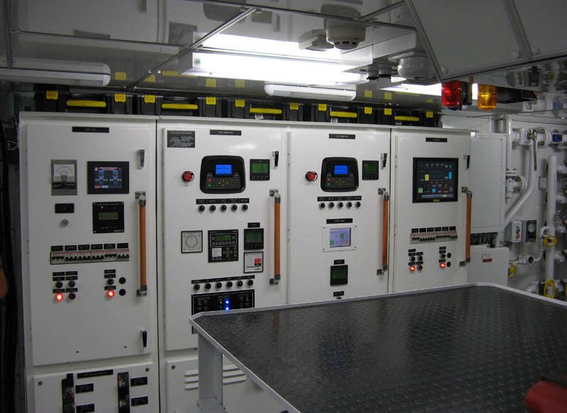 Control Area Aboard Yacht DRAGON
