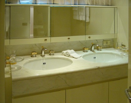 Twin Bed Stateroom Bath On Board Yacht LADYSHIP