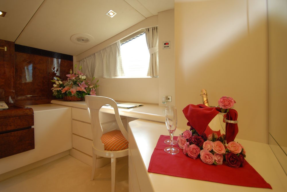 Office Zone On Yacht LADYSHIP
