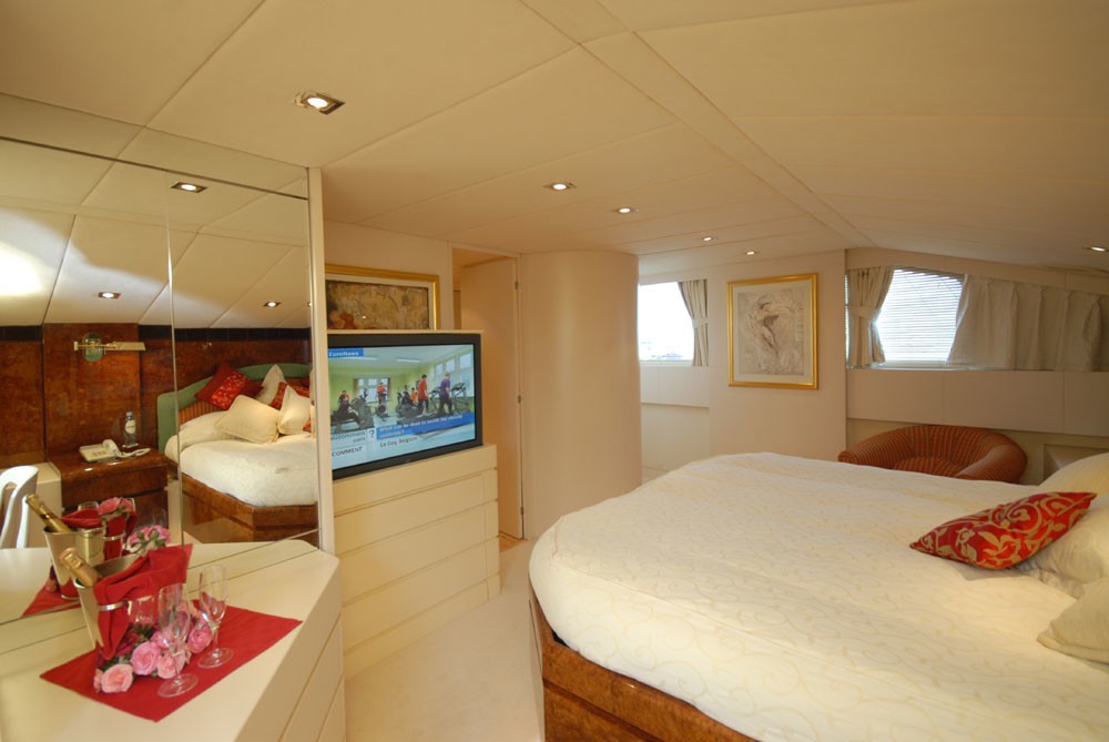 Screening: Yacht LADYSHIP's Main Master Cabin Photograph