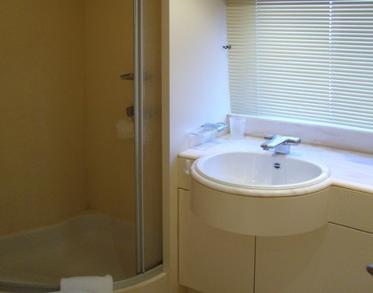 Top Stateroom Bath On Yacht LADYSHIP