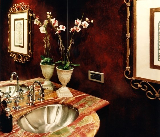 Close Up: Yacht LAGNIAPPE's Bath Image
