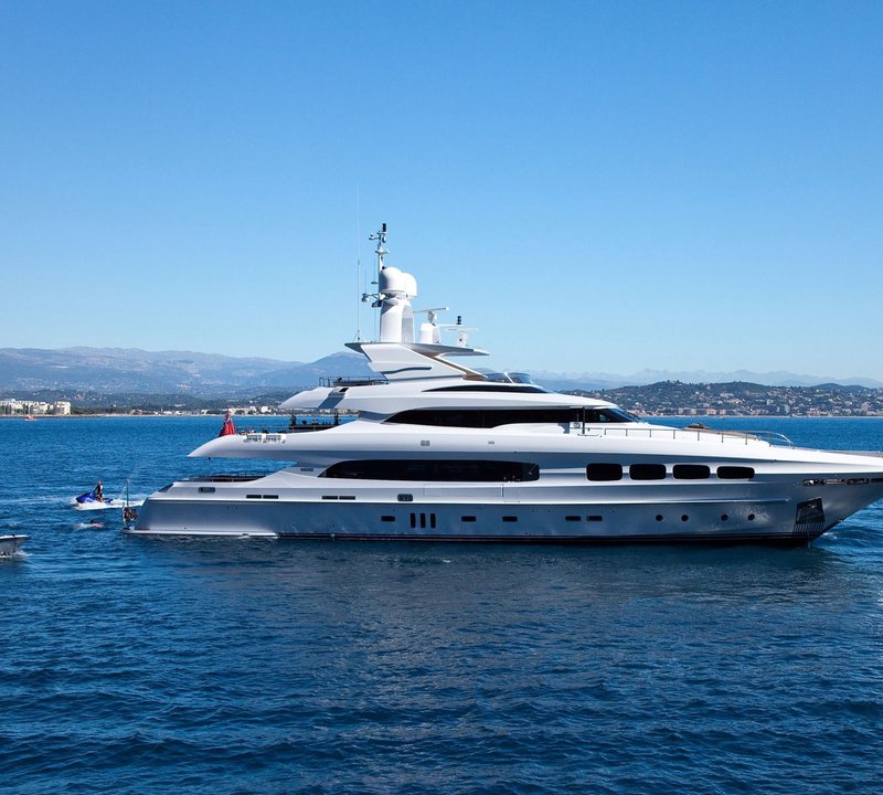 Profile On Board Yacht MANIFIQ