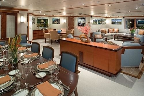 Eating/dining Aboard Yacht SILVER CLOUD