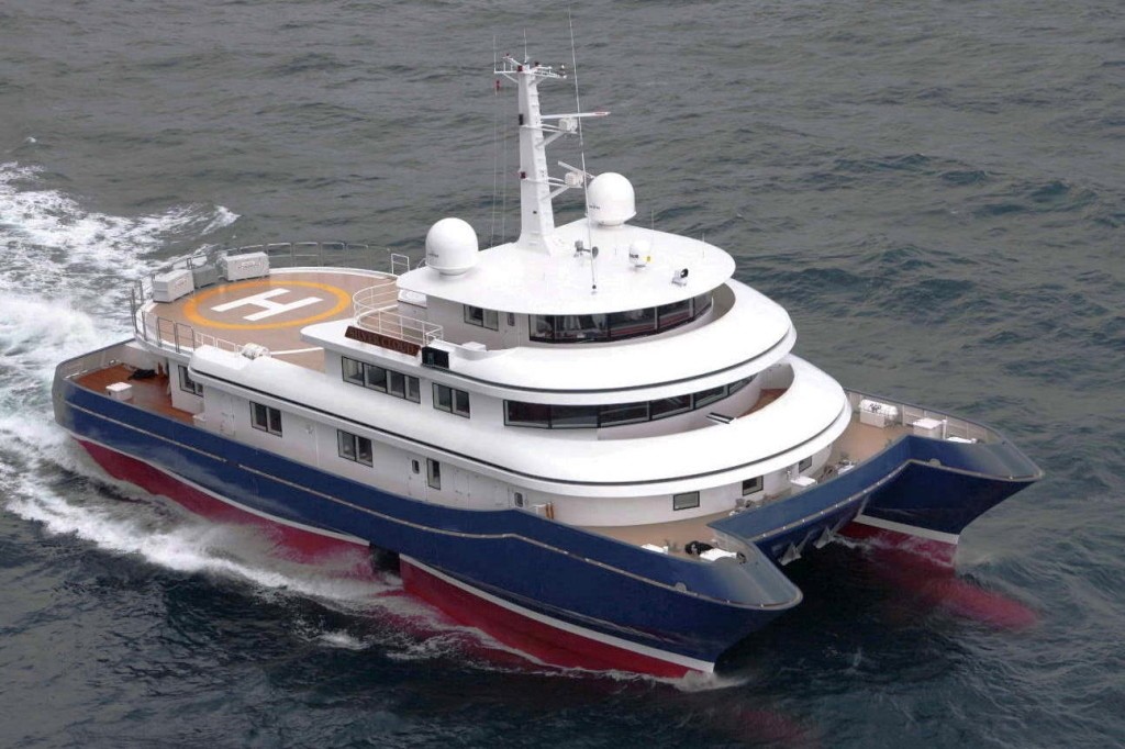 Cruising On Yacht SILVER CLOUD