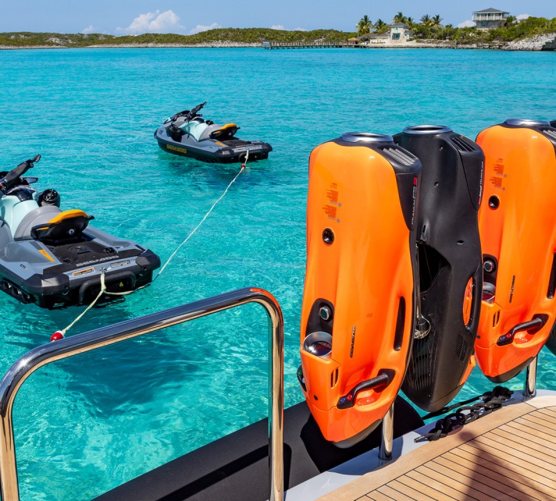 4 Seabobs And 2 Jet Skis