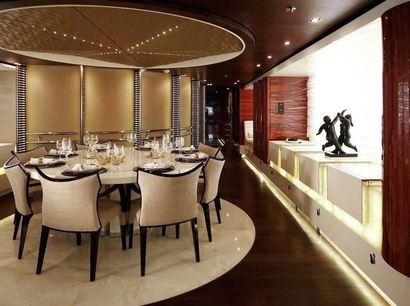 Eating/dining On Yacht E &AMP;AMP; E