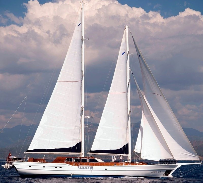 The 42m Yacht HIC SALTA
